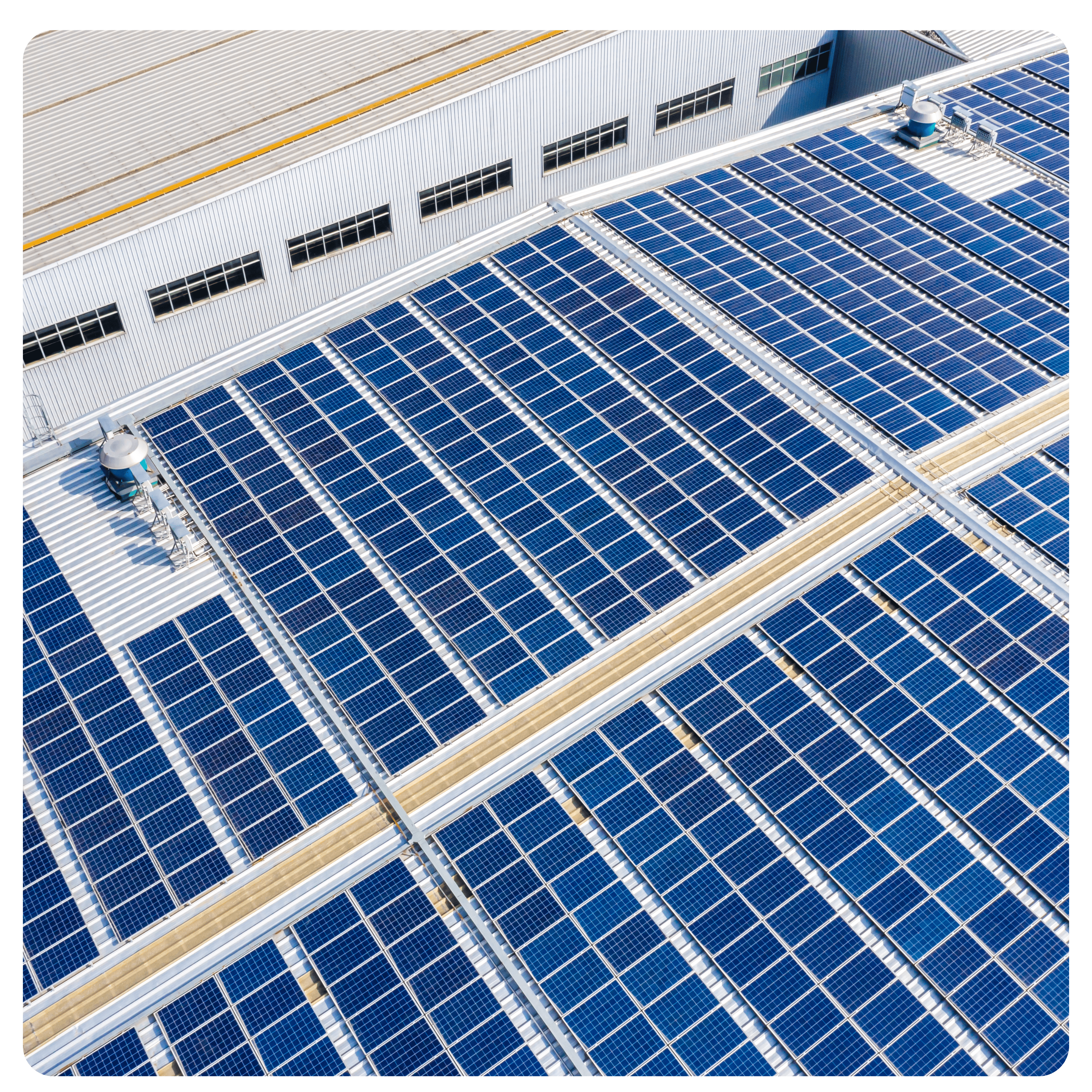 Prédio comercial com painéis solares